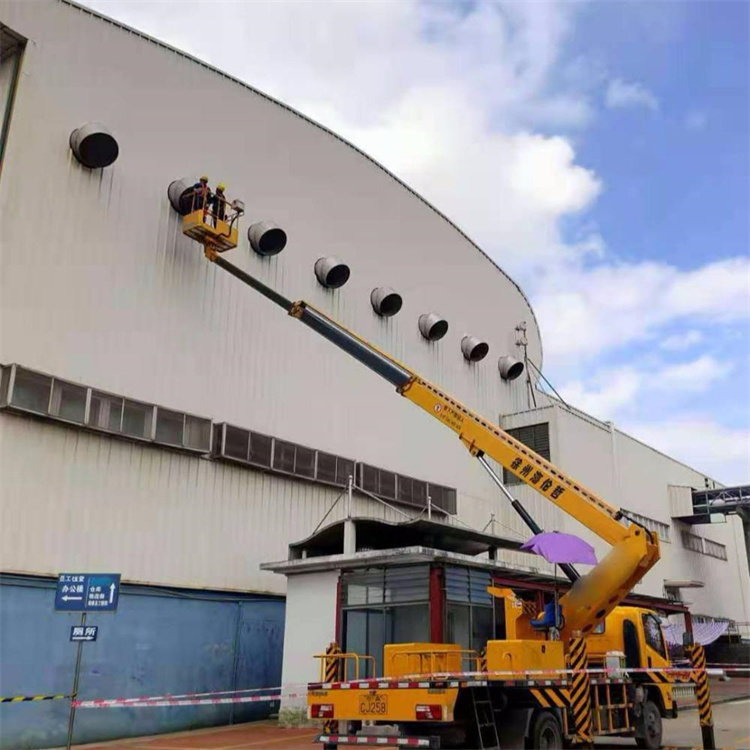 四会高空作业车出租服务：专业广告牌安装解决方案