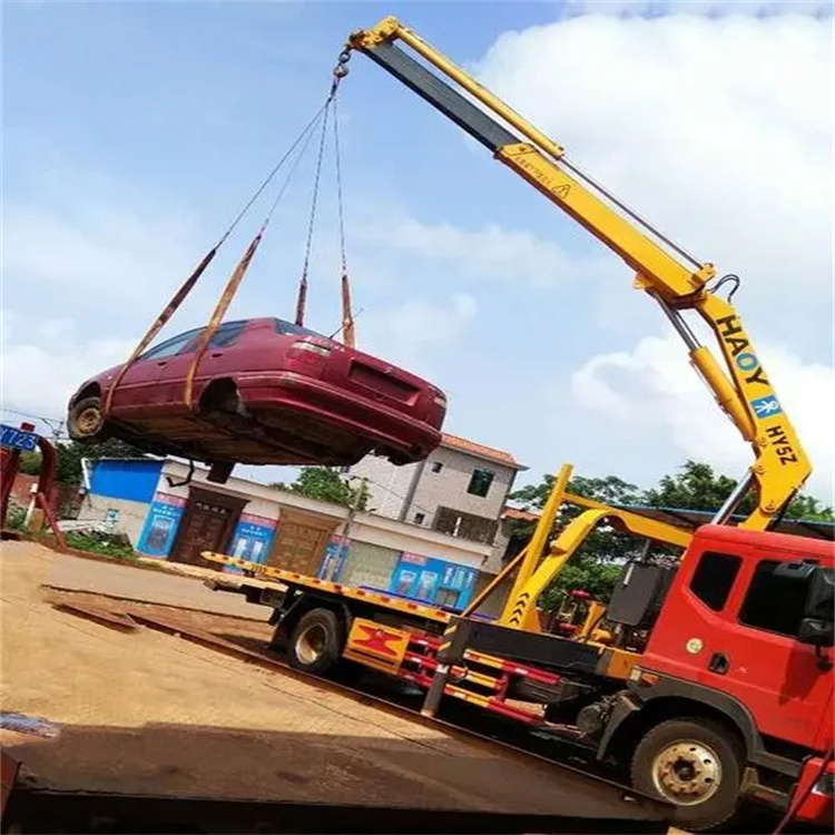 四会吊车吊汽车的正确方法